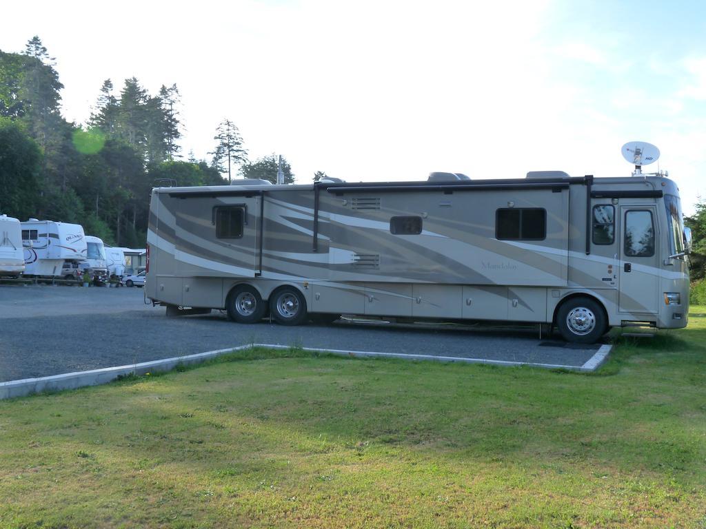 Driftwood By The Sea Inn Campbell River Exterior photo