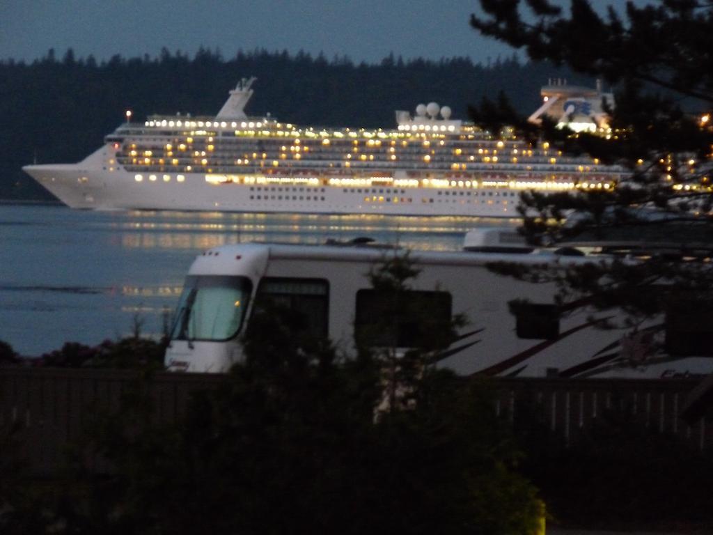 Driftwood By The Sea Inn Campbell River Exterior photo